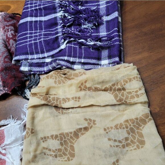 Scarves lot of 5 Women's variety of Scarves Pre-owned - Picture 4 of 9